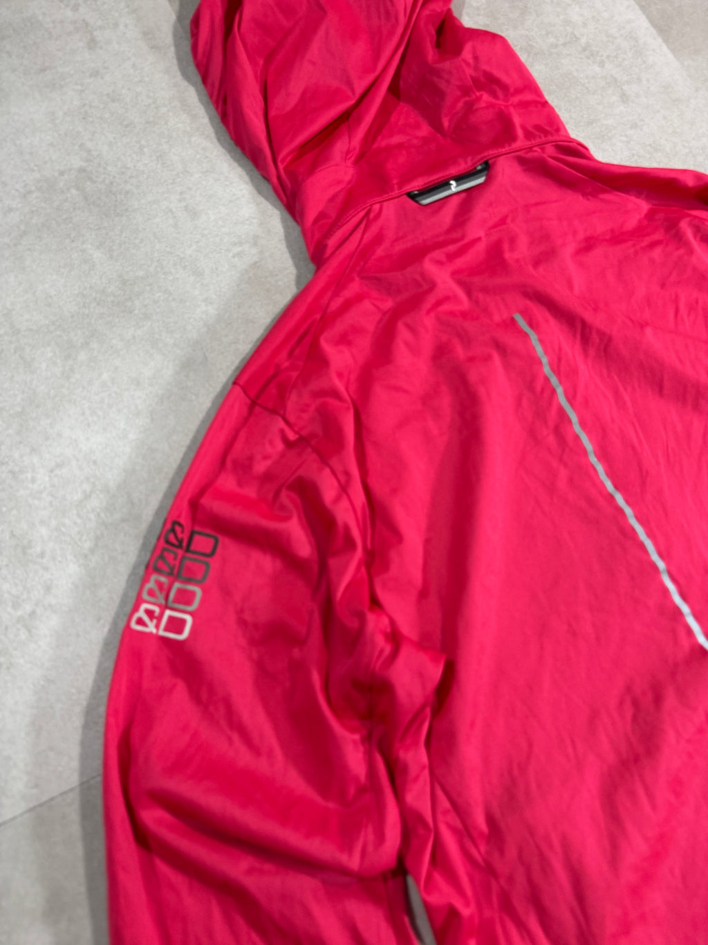 Coupe vent Peak Performance
R&D - Randonnée / Trail / Running - Taille 36