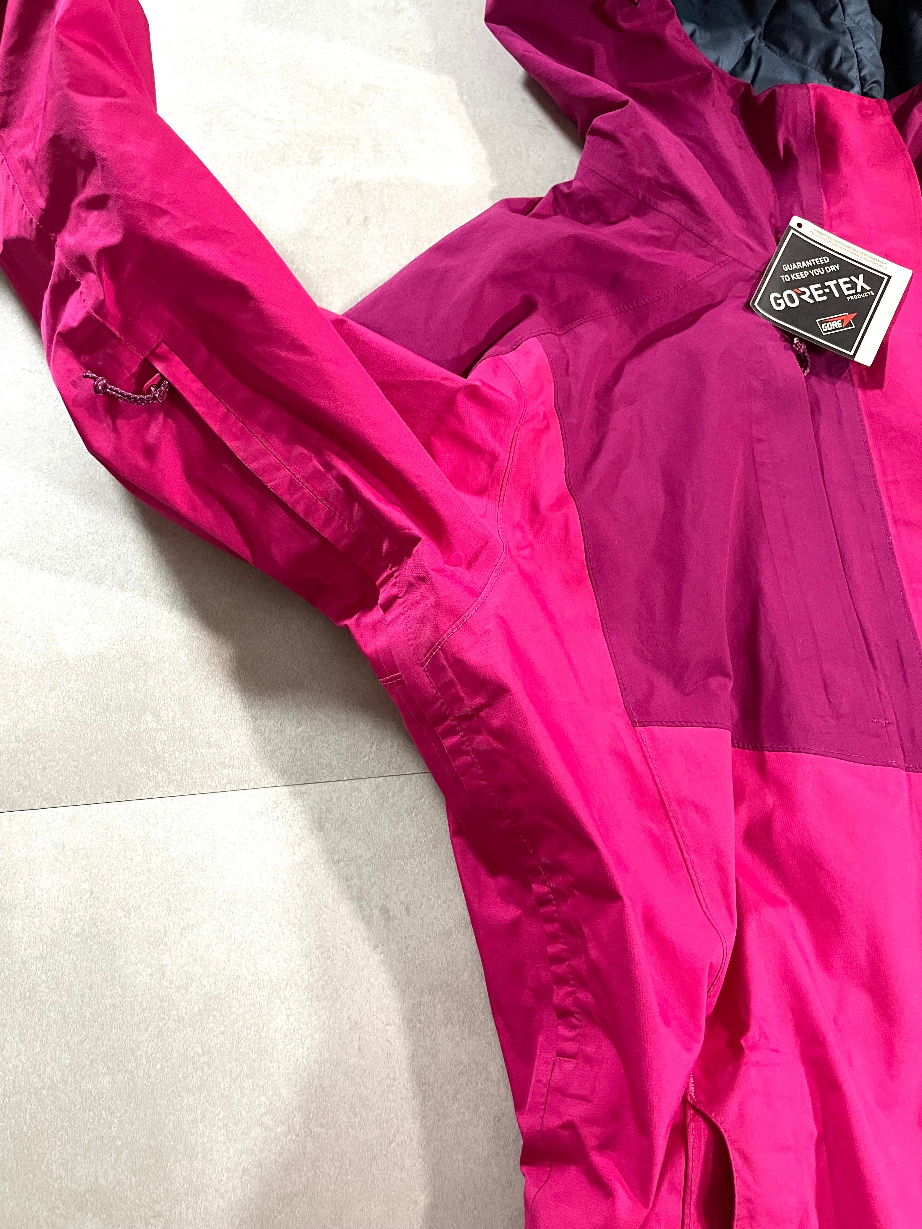 Hardshell 3L Salomon Gore-Tex
YKK Vislon matelassé - Taille M