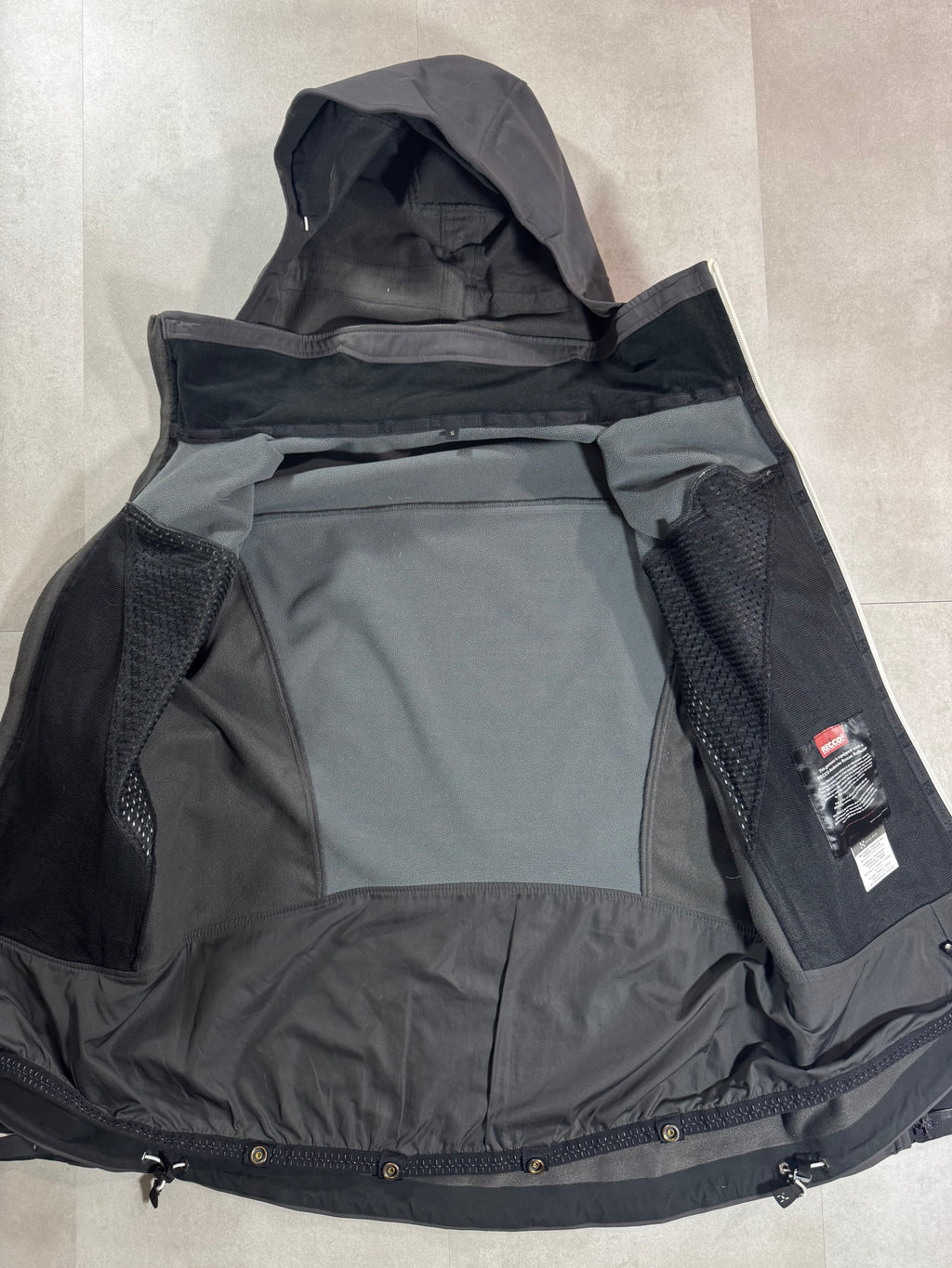 Veste alpinisme Haglöfs Recco Windstopper
YKK Dwr - Taille S