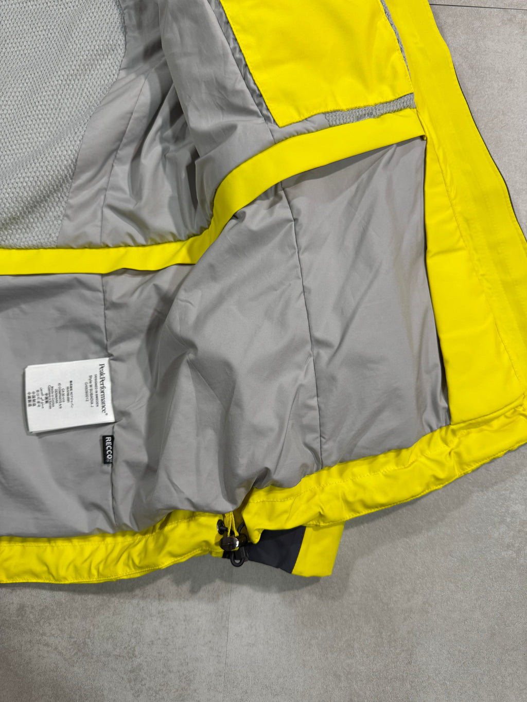 Veste de ski et Alpinisme
PeakPerformance Subadia W
ThermaCool Recco DWR YKK -
Taille L