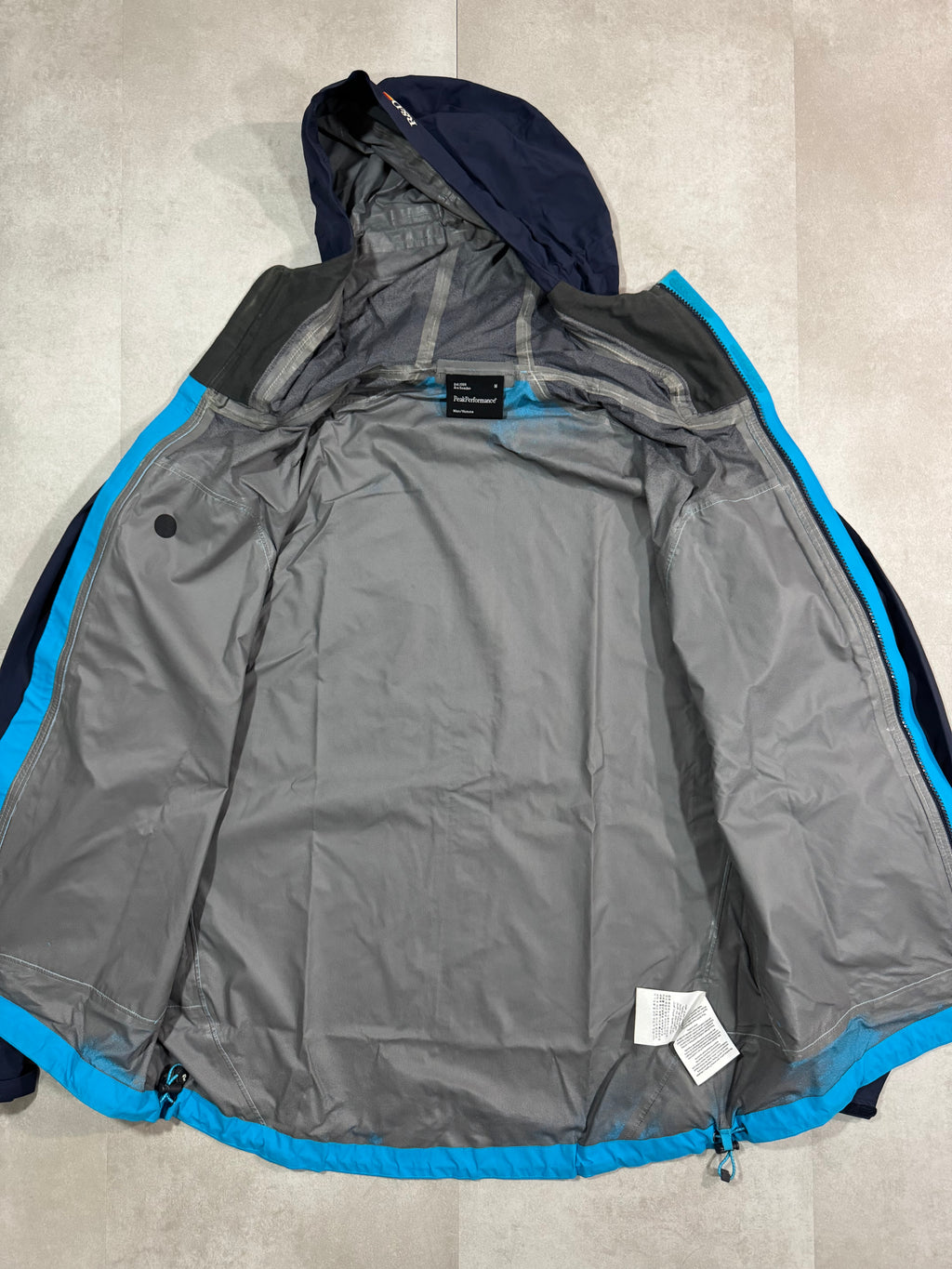Hardshell 3L PeakPerformance
Swift J R&D Hipe Core + DWR - Taille M