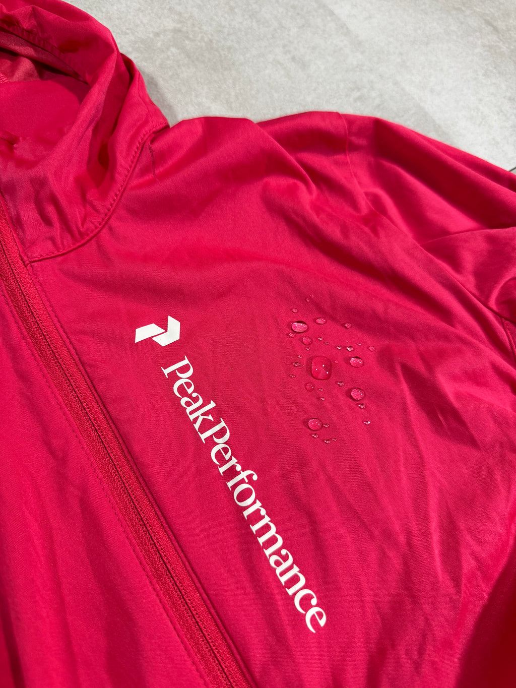 Coupe vent Peak Performance
R&D - Randonnée / Trail / Running - Taille 36