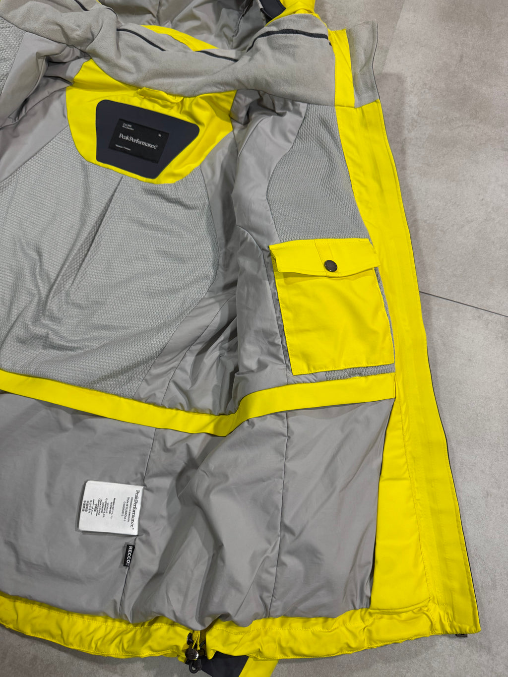 Veste de ski et Alpinisme
PeakPerformance Subadia W
ThermaCool Recco DWR YKK -
Taille L