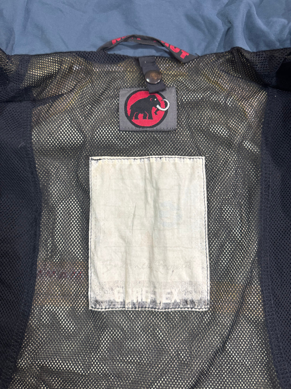 Hardshell 3L Mammut GoreTex
YKK Vislon - Taille S