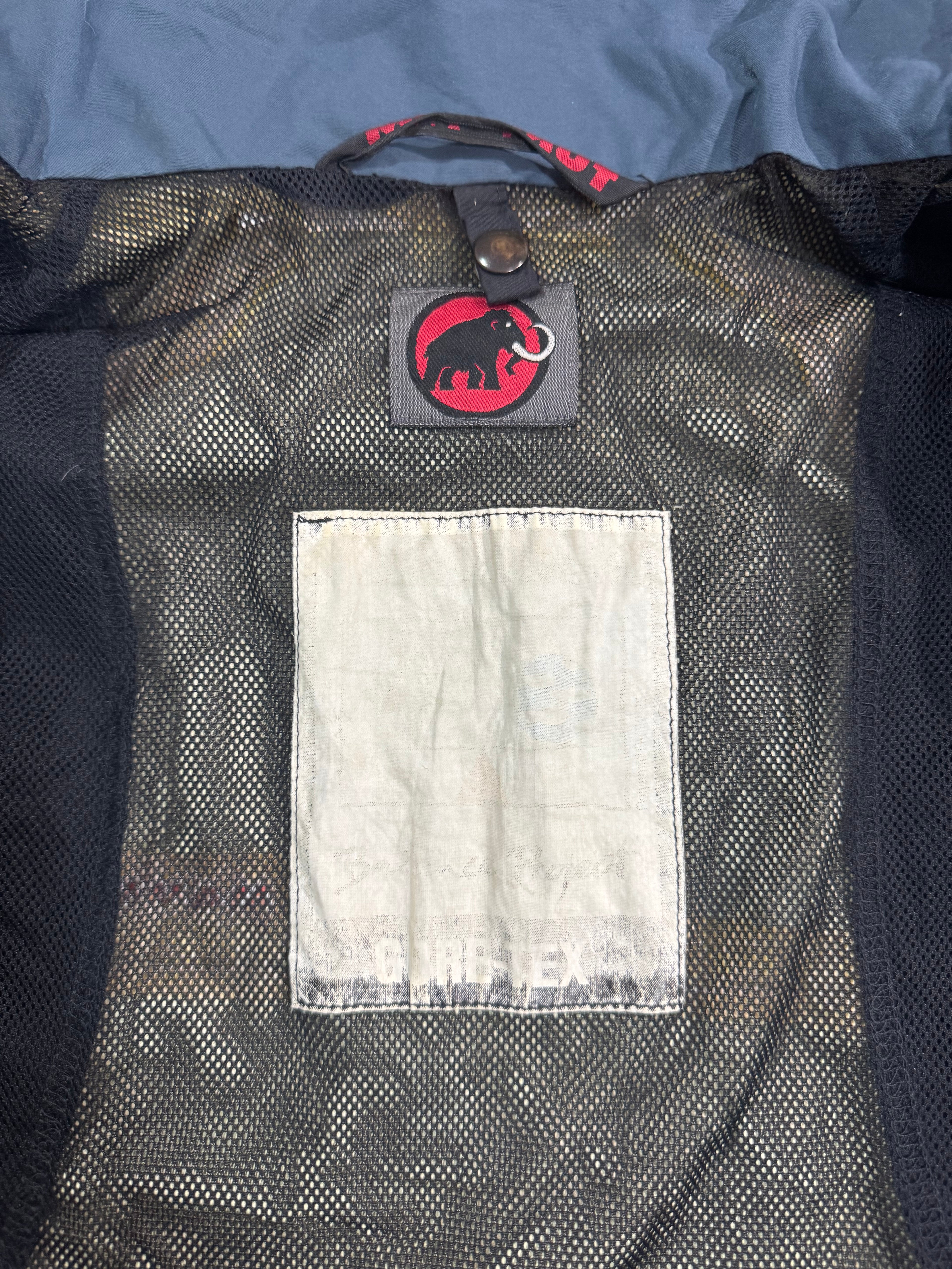 Hardshell 3L Mammut GoreTex
YKK Vislon - Taille S