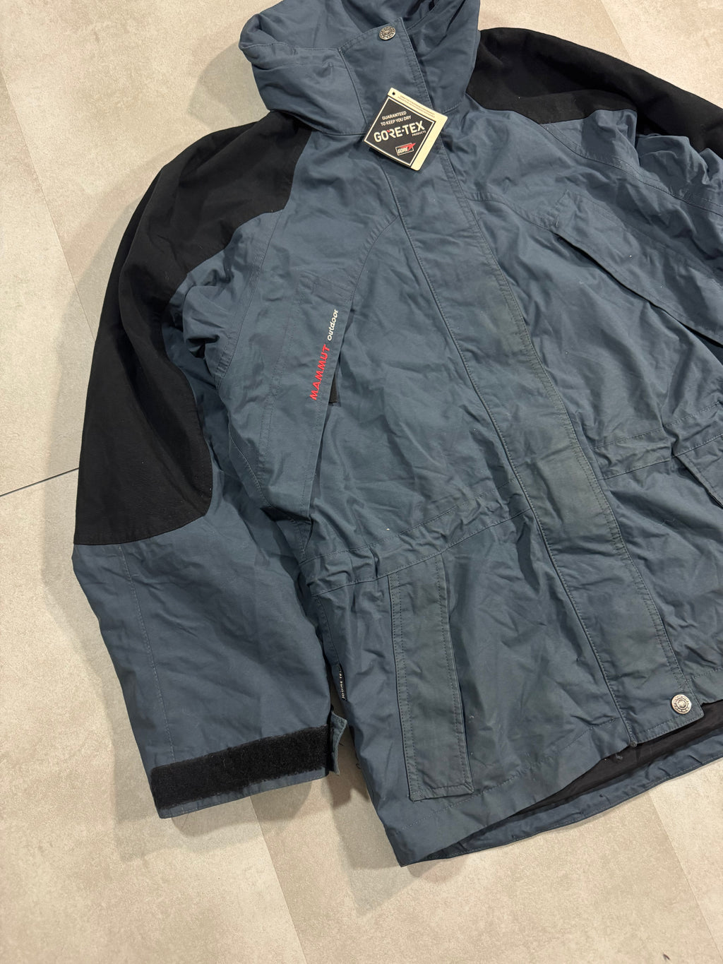 Hardshell 3L Mammut GoreTex
YKK Vislon - Taille S