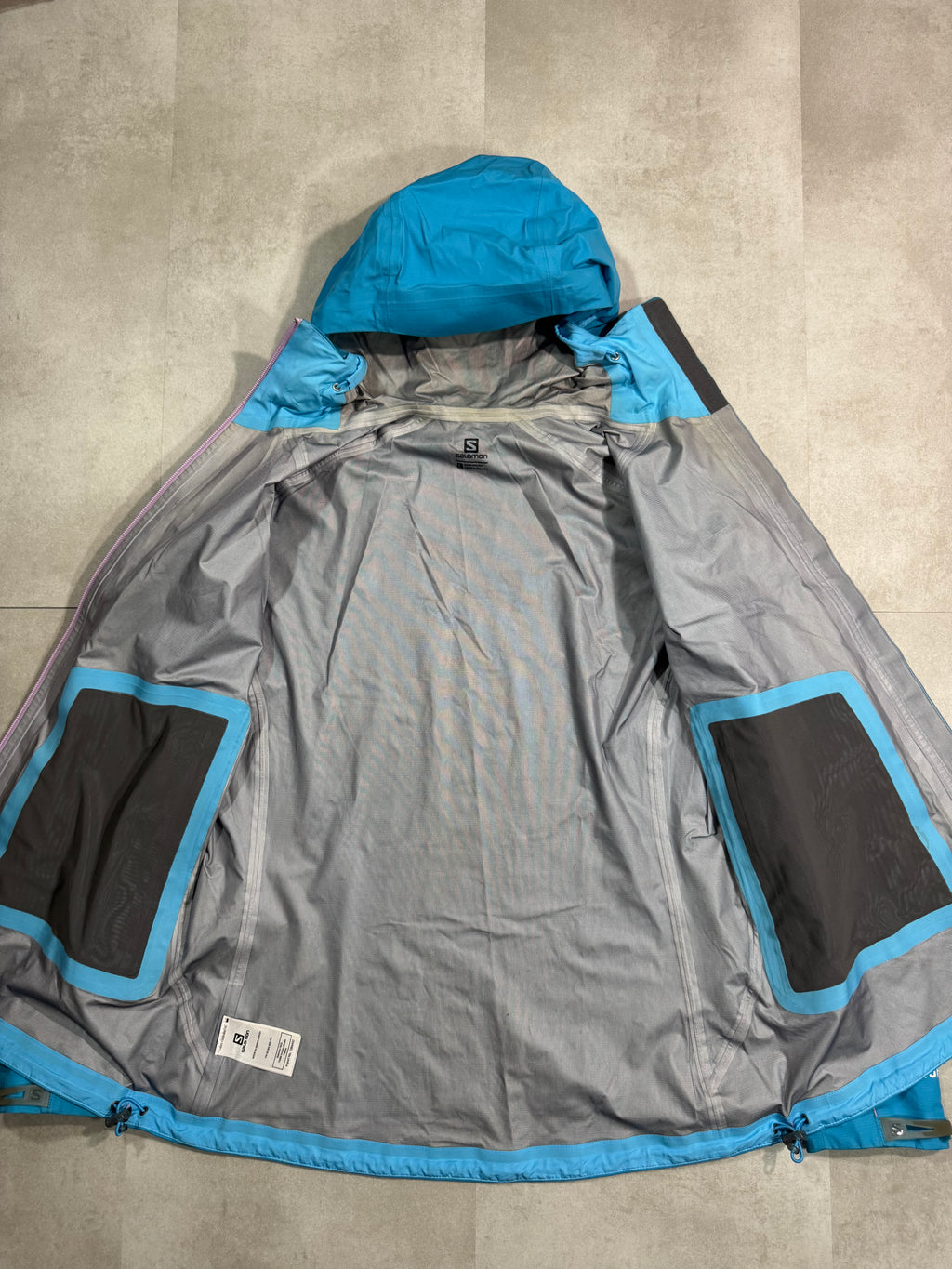 Hardshell 3L Salomon GoreTex
YKK - Taille L