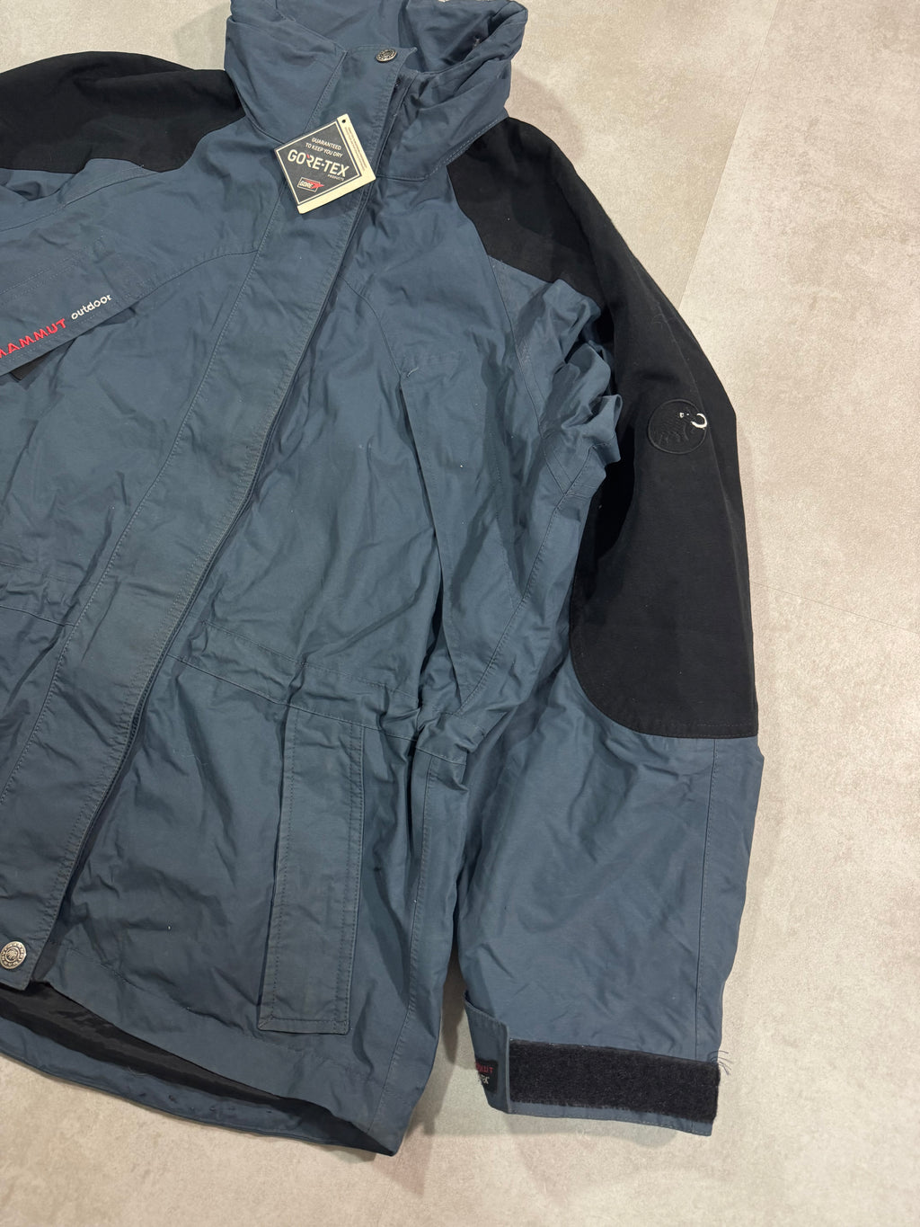 Hardshell 3L Mammut GoreTex
YKK Vislon - Taille S