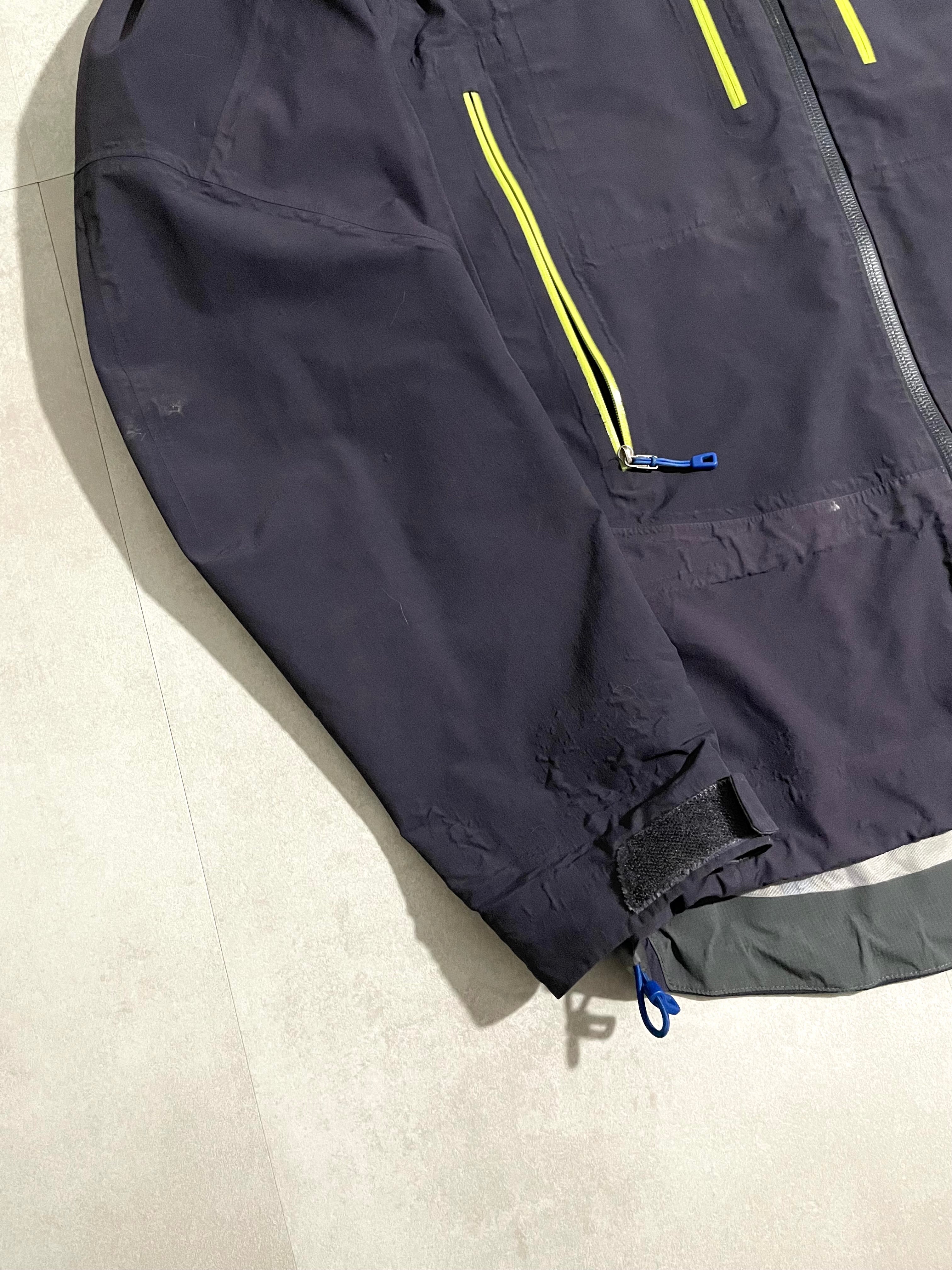 Hardshell 3L Patagonia Triolet
GoreTex YKK DWR - Taille S