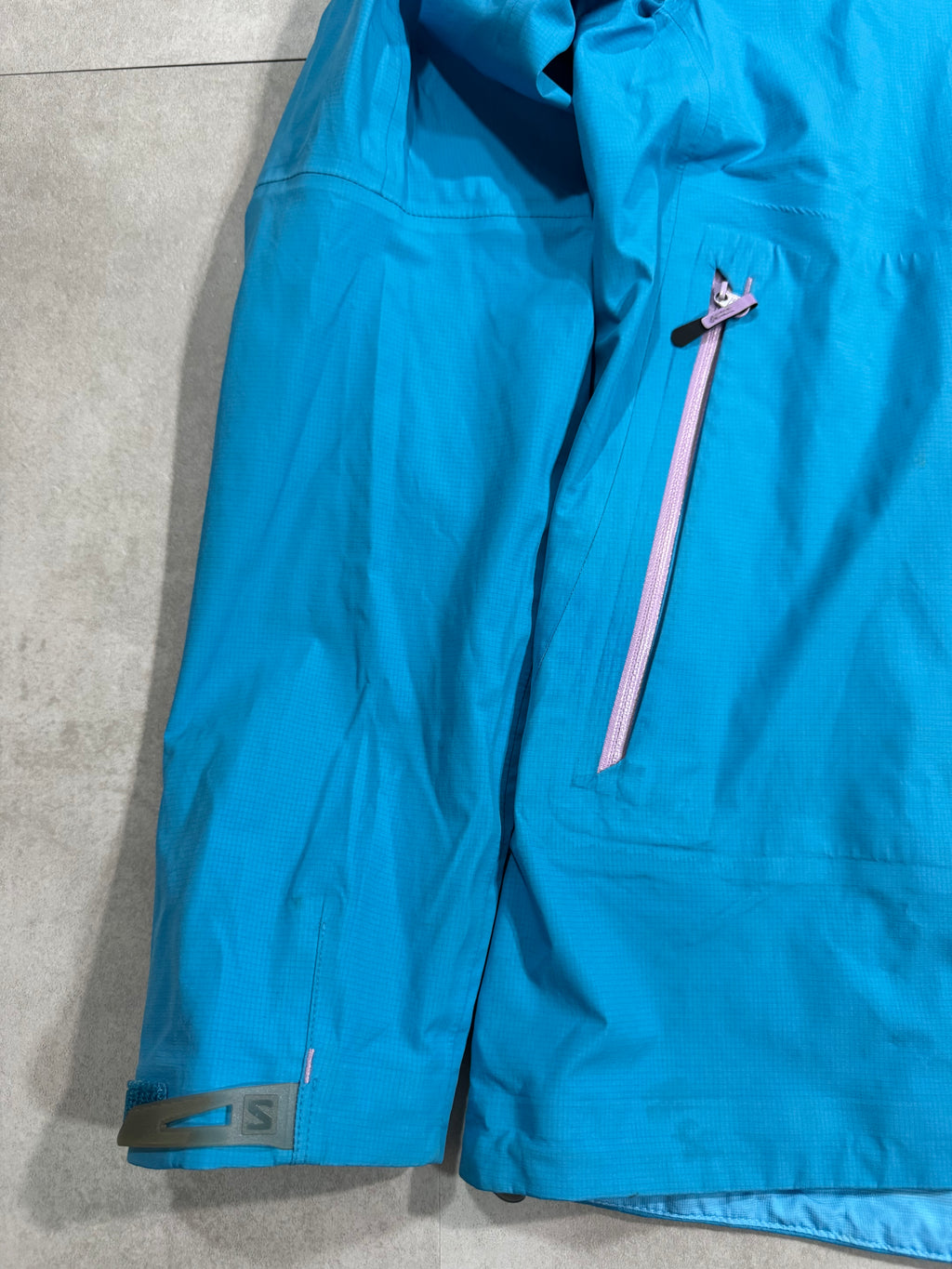 Hardshell 3L Salomon GoreTex
YKK - Taille L