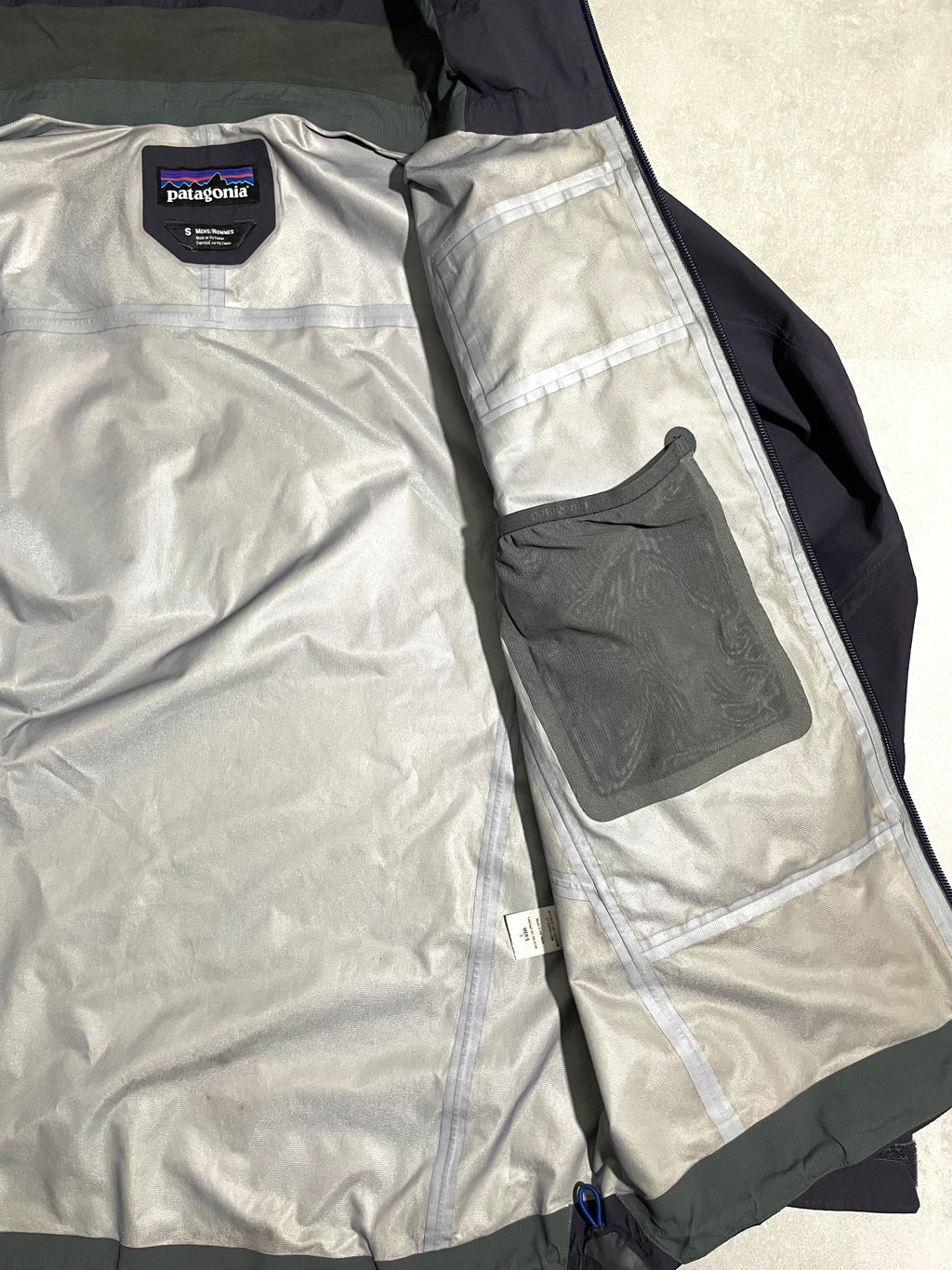 Hardshell 3L Patagonia Triolet
GoreTex YKK DWR - Taille S