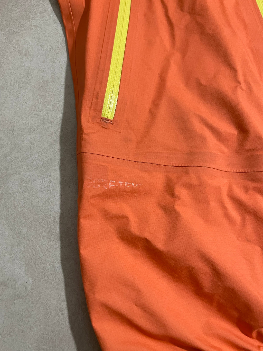 Hardshell 3L Haglöfs GoreTex LIM
Ykk - Taille Xs