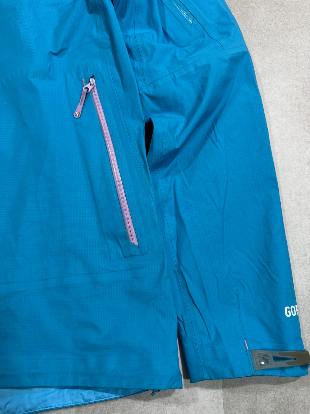 Hardshell 3L Salomon GoreTex
YKK - Taille L