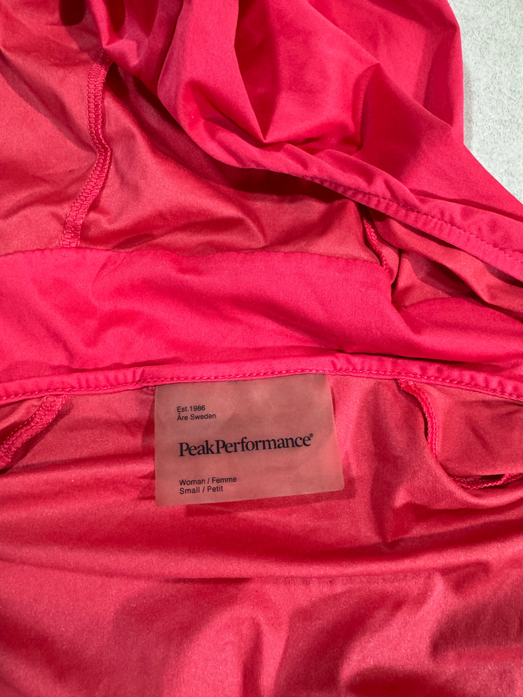 Coupe vent Peak Performance
R&D - Randonnée / Trail / Running - Taille 36