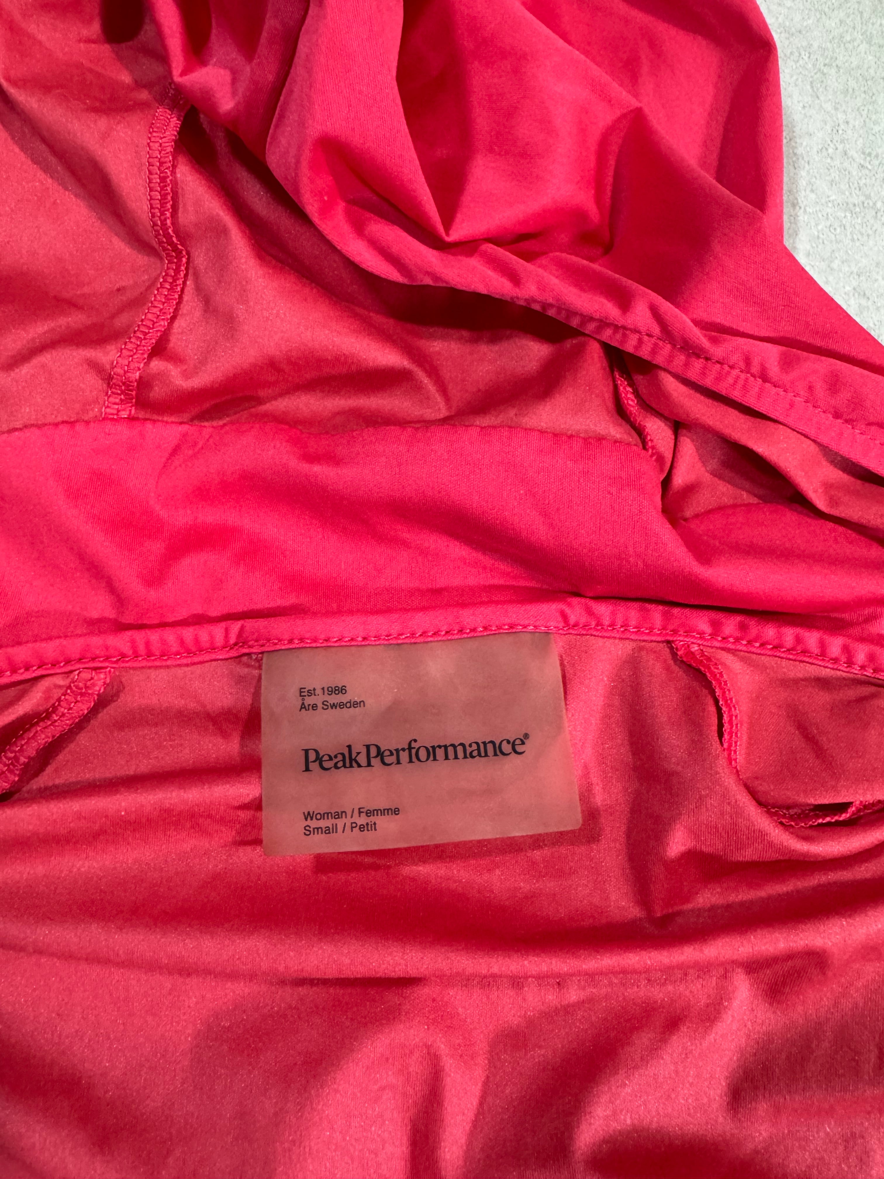Coupe vent Peak Performance
R&D - Randonnée / Trail / Running - Taille 36
