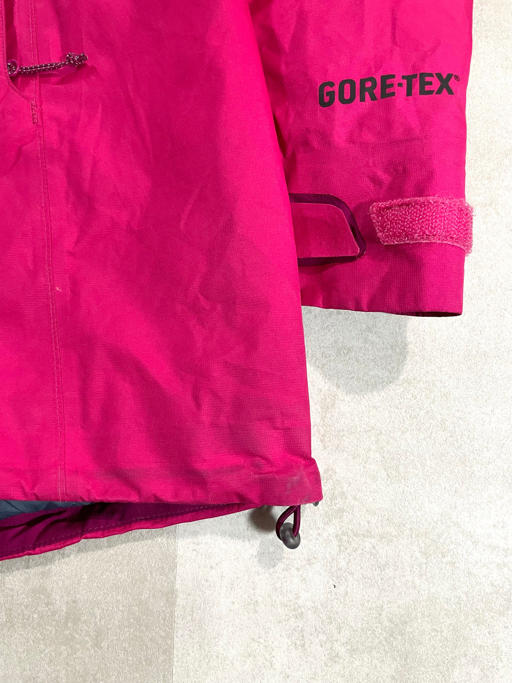 Hardshell 3L Salomon Gore-Tex
YKK Vislon matelassé - Taille M