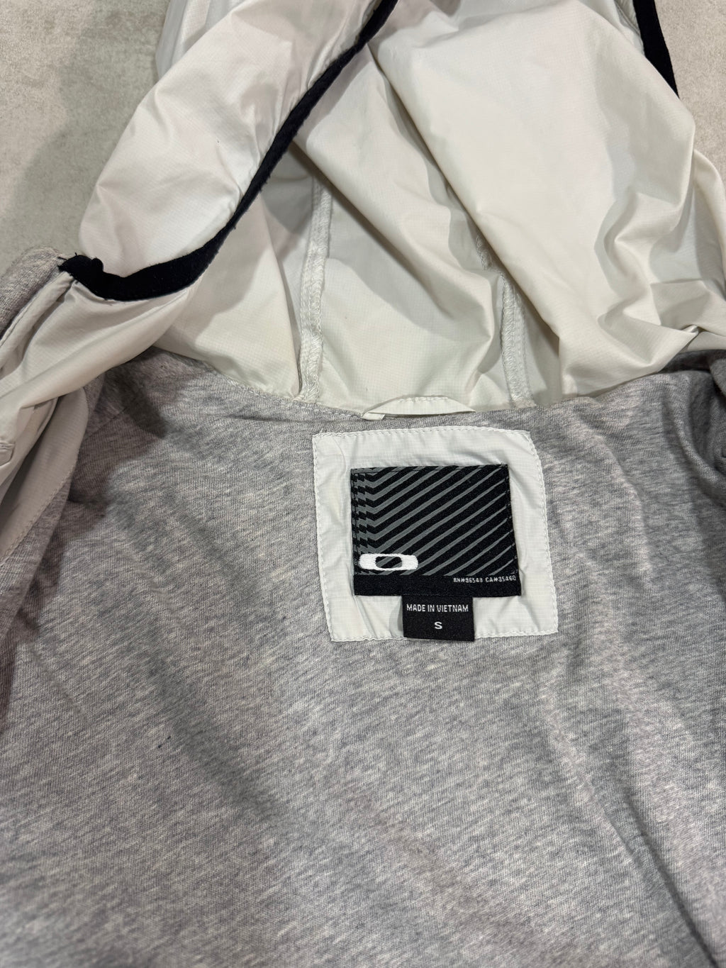 Veste imperméable et coupe vent
Oakley - Taille S